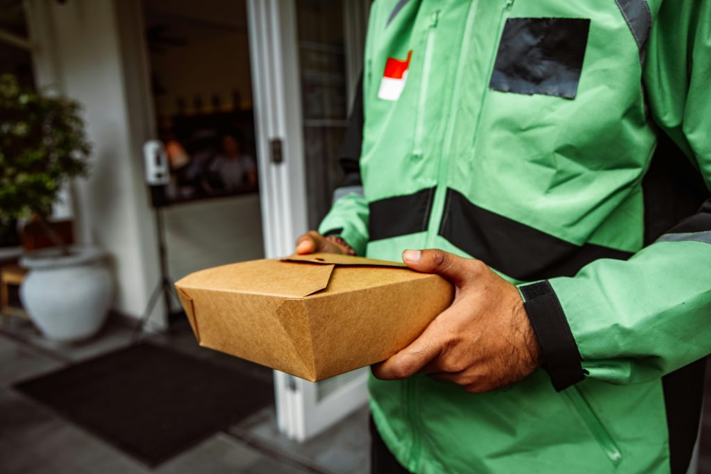 How to choose packaging that works both in-store and during transportation